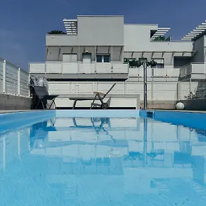 The - Luxury With Pool Apartment